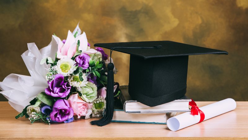 10 SẢN PHẨM QUÀ TẶNG DÀNH CHO LỄ TỐT NGHIỆP, TRƯỜNG HỌC, TRUNG TÂM GIÁO DỤC